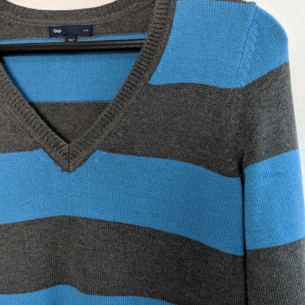 Gap sweater v-neck blue charcoal gray stripe XS